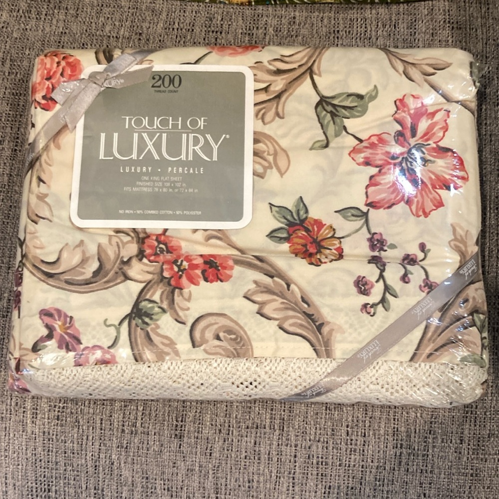 Vintage 90’s king flat  sheet floral. New unopened.‎ Touch of Luxury 350
